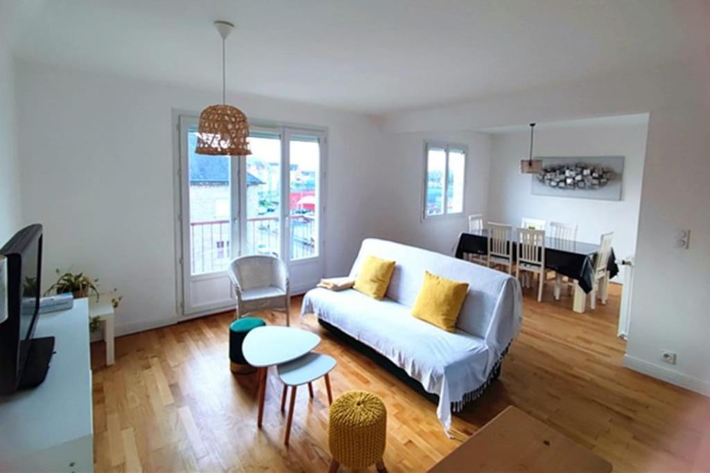 Appartement 76M2 Lumineux Centre Ville Garage Prive 3Ieme Etage Sans Ascenseur Fougeres Exterior photo