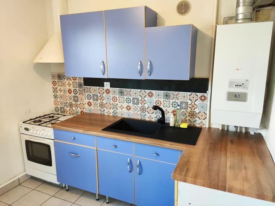 Appartement 76M2 Lumineux Centre Ville Garage Prive 3Ieme Etage Sans Ascenseur Fougeres Exterior photo
